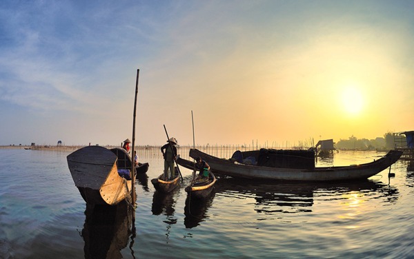 Chợ nổi trên Phá Tam Giang