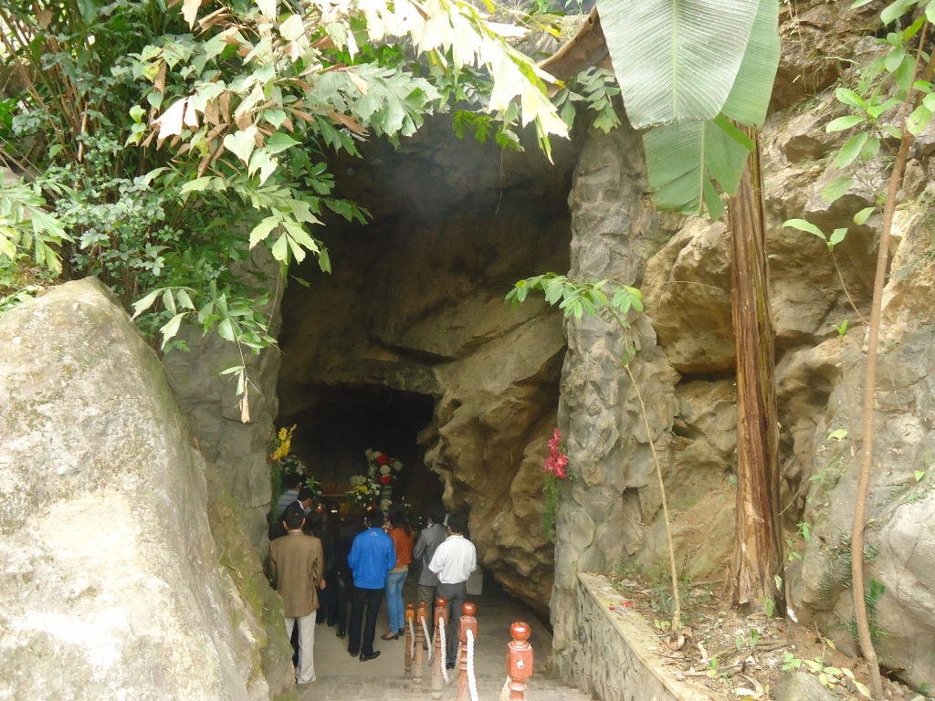 Hang Tám Cô- Quảng Bình