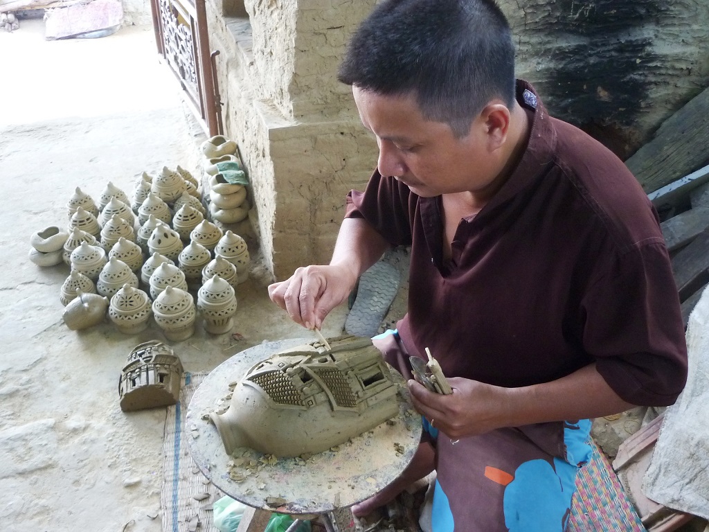 Nghệ nhân làng gốm Thanh Hà